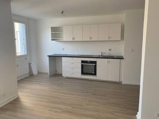 Appartement à louer 775 € 3 pièces 2 chambres 75 m² RDC Centre Ville Roche-la-Molière 42230