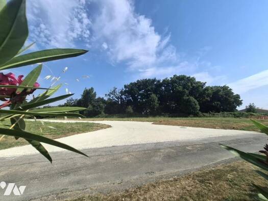 Terrain constructible viabilisé à vendre 44 960 € 444 m² de terrain Corme-Royal 17600