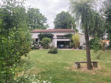 Maison à vendre 367 500 € 5 pièces 3 chambres 130 m² 8 635 m² de terrain Magne 79460