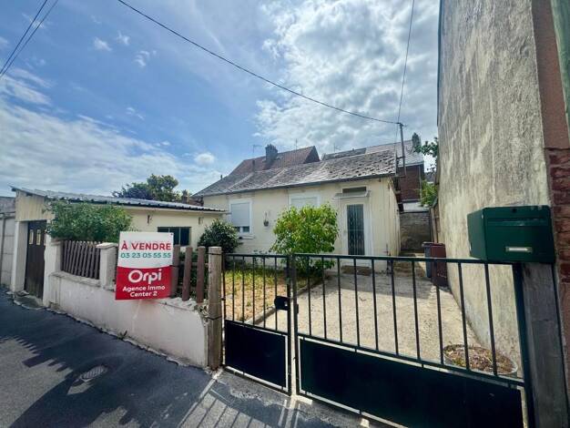 Maison de plain-pied à vendre 76 900 € 2 pièces 1 chambre 50 m² 130 m² de terrain Faubourg d'Isle-Neuville Saint-Quentin 02100