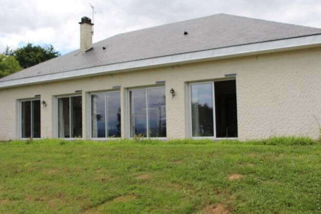 Maison de plain-pied à louer 1 320 € 5 pièces 3 chambres 133,8 m² 4 326 m² de terrain Morlaàs 64160