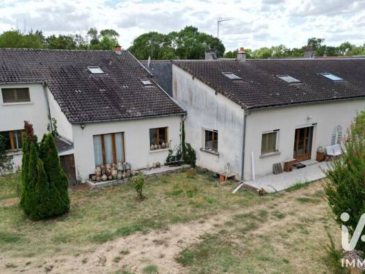 Maison à vendre 270 000 € 9 pièces 6 chambres 333,44 m² 4 778 m² de terrain Savigny-en-Véron 37420