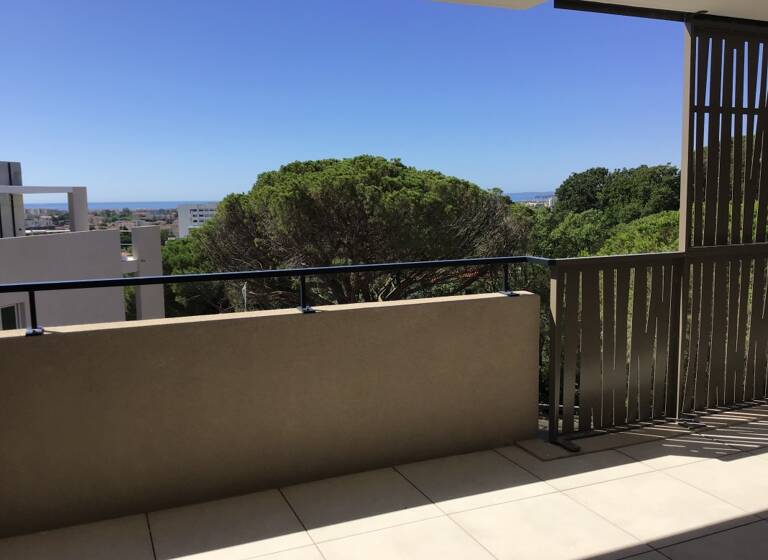 Appartement à louer 1 185 € 3 pièces 2<br/>chambres 68 m²<br/>superficie 2ème<br/>étage Counillier Valescure Fréjus 83600
