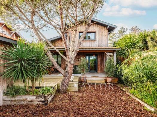Maison de plain-pied à vendre 995 000 € 4 pièces 3 chambres 145 m² 300 m² de terrain Aiguillon-Port La Teste-de-Buch 33260