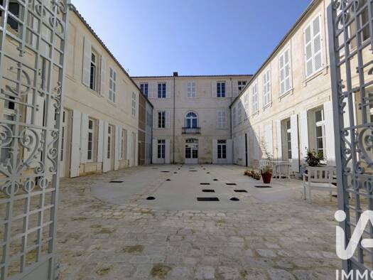 Appartement à vendre 695 000 € 5 pièces 3 chambres 153 m² RDC/3 Centre Ville Nord Rochefort 17300