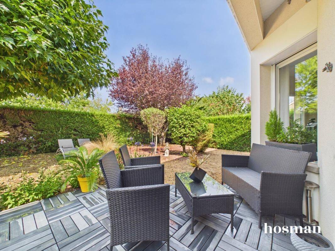 Maison de 135m² avec 4 chambres, jardin paysagé et garage - Beau — 15