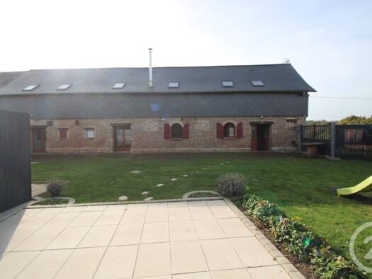 Maison à louer 1 090 € 6 pièces 4 chambres 204 m² 742 m² de terrain Saint-Laurent-en-Caux 76560