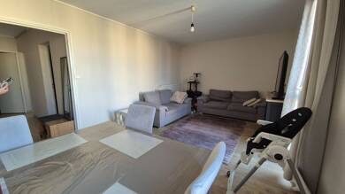 Appartement à vendre 109 900 € 3 pièces 2 chambres 62 m² Dernier étage, Étage 3/3 Centre Ville Guilherand Granges 07500