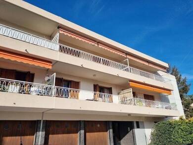 Appartement à louer 1 277 € 3 pièces 2 chambres 76,1 m² Étage 2/1 Sanary-sur-Mer 83110