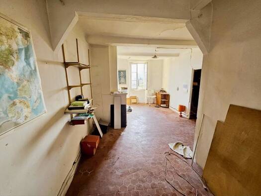 Appartement à vendre 69 500 € 3 pièces 2 chambres 60 m² Étage 3/3 Centre Le Luc 83340