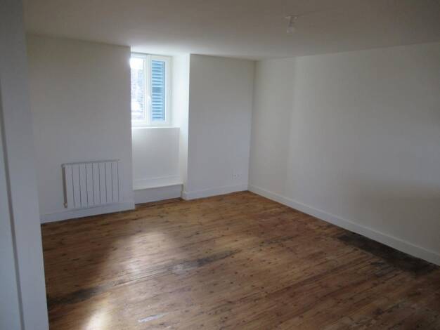 Appartement à louer 680 € 3 pièces 2 chambres 64 m² 2ème étage Sud Saint-Yrieix-la-Perche 87500
