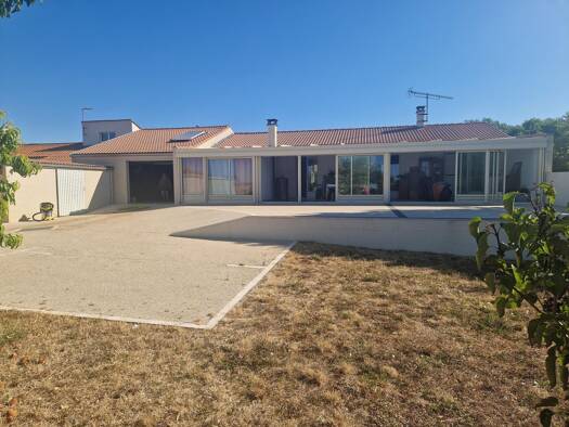 Maison de plain-pied à vendre 305 000 € 5 pièces 3 chambres 146 m² 1 817 m² de terrain Vix 85770