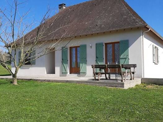 Ferme à vendre 752 600 € 6 pièces 3 chambres 107 m² 570 000 m² de terrain Coussac-Bonneval 87500
