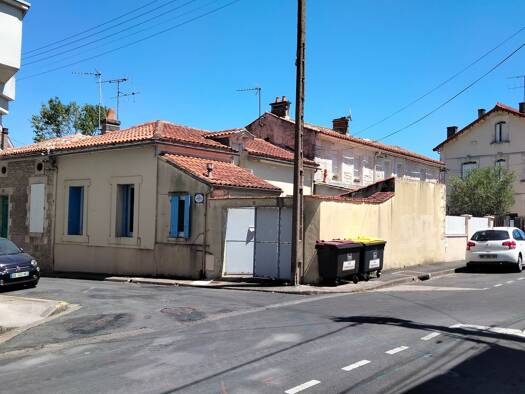 Maison de plain-pied à vendre 75 000 € 3 pièces 2 chambres 53 m² 80 m² de terrain Champ de Mars-Bussatte-Victor Hugo Angoulême 16000