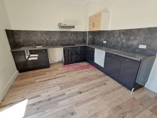 Maison à louer 895 € 4 pièces 3 chambres 130,5 m² Zone Périphérique Urbaine Carpentras 84200