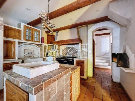 Villa à vendre 519 000 € 12 pièces 6 chambres 245 m² 278 m² de terrain Saint-Rémy-de-Provence 13210