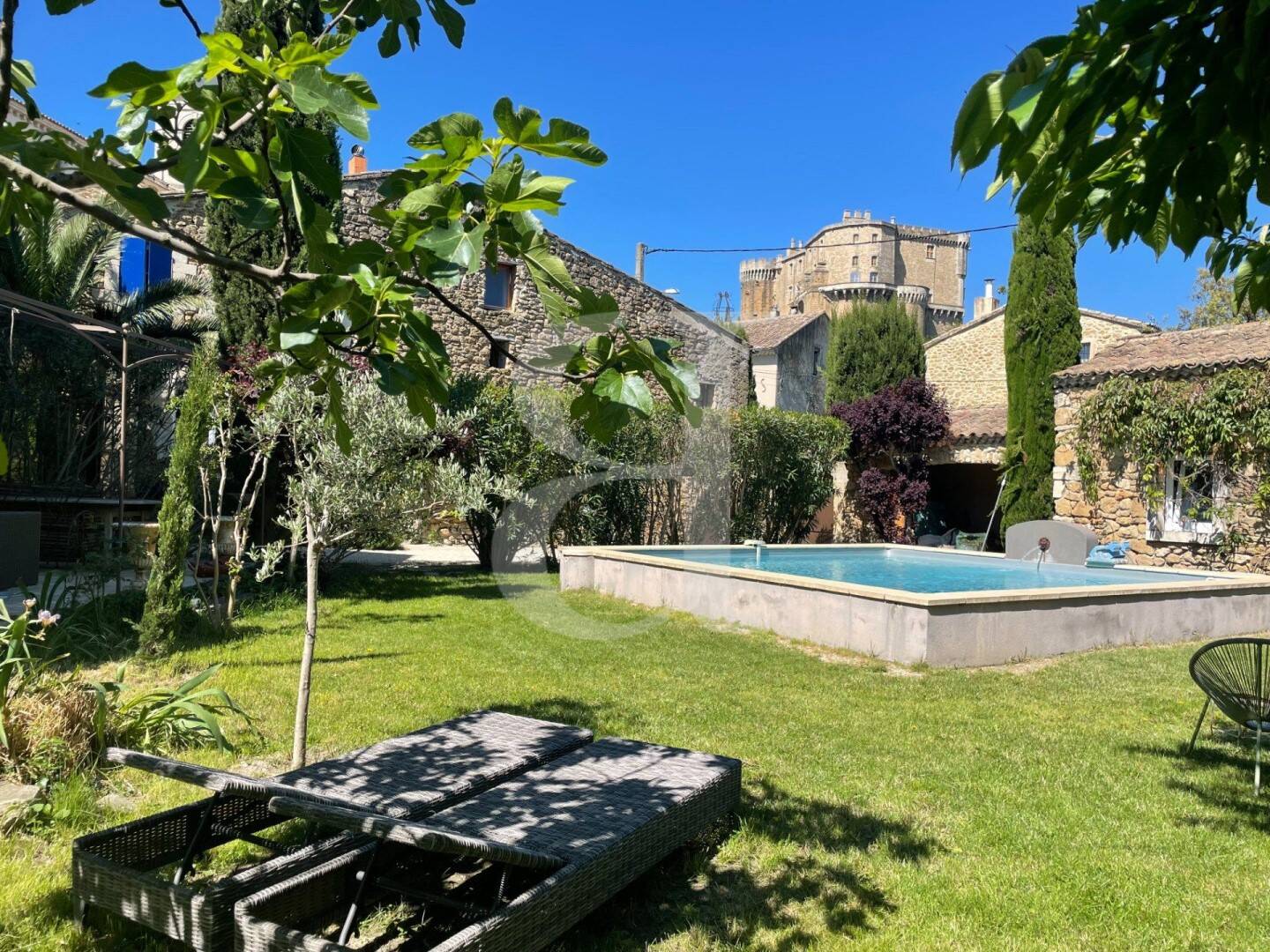 Maison à vendre, 288m², SUZE LA ROUSSE