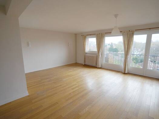 Appartement à louer 1 060 € 2 pièces 1 chambre 65,4 m² 6ème étage La Madeleine 59110