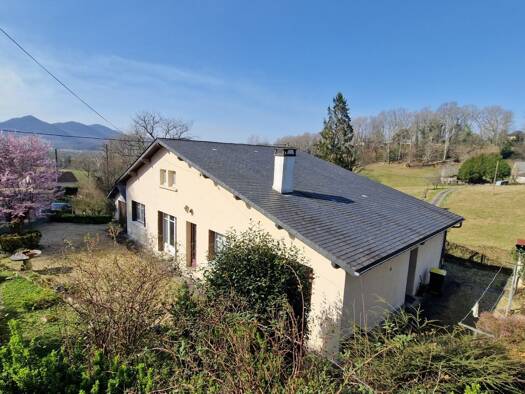 Maison de plain-pied à vendre 189 000 € 5 pièces 3 chambres 125 m² 2 043 m² de terrain Eysus 64400