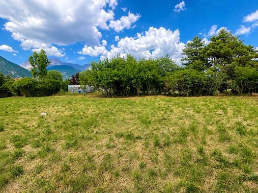 Terrain constructible à vendre 89 000 € 1 304 m² de terrain Montmaur 05400