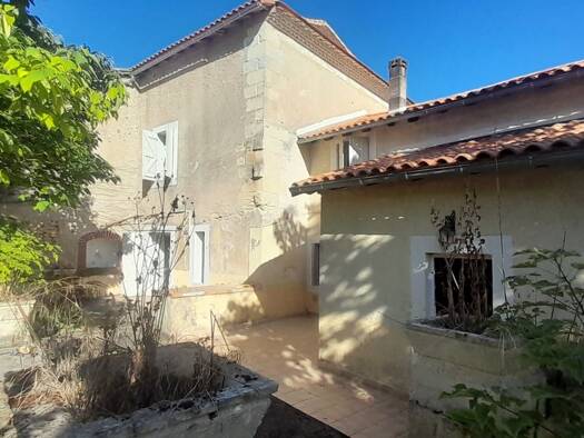 Maison à vendre 97 000 € 6 pièces 3 chambres 93 m² 7 996 m² de terrain Vanxains 24600