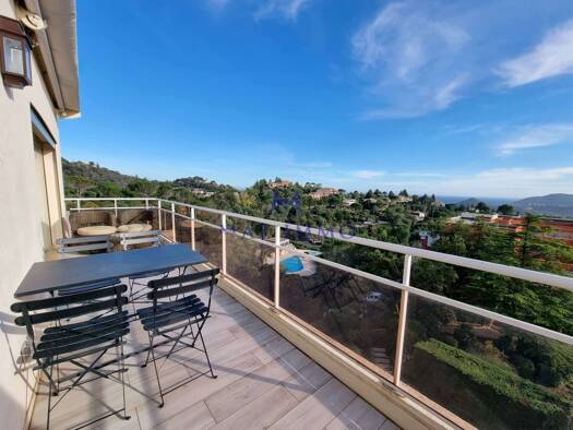 Appartement à louer 1 930 € 3 pièces 2 chambres 90,7 m² Étage 1/3 Mandelieu-la-Napoule 06210