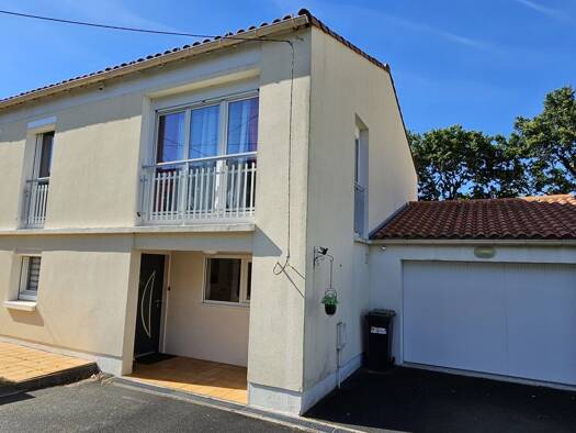 Maison à vendre 297 000 € 7 pièces 6 chambres 158 m² 714 m² de terrain Liberté La Roche-sur-Yon 85000