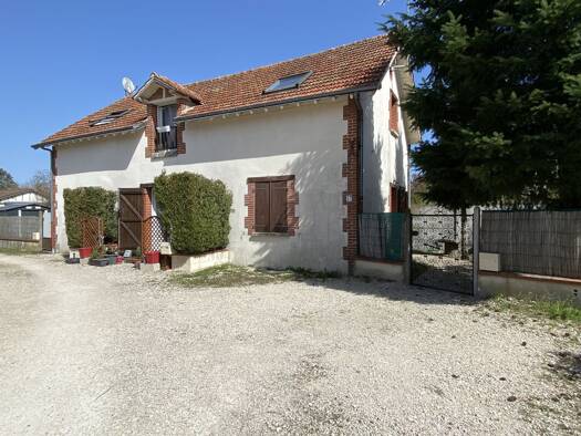 Immeuble à vendre 299 250 € 126 m² La Ferté-Saint-Aubin 45240