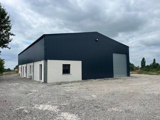 Local d'activités à louer 1 795 € 370 m² d'espace de stockage Cancon 47290