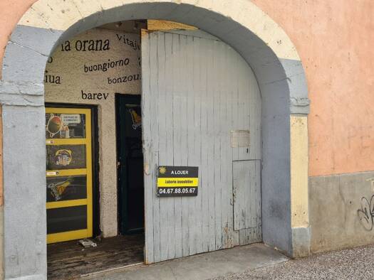 Local commercial à louer 890 € 280 m² de surface de vente Clermont-l'Hérault 34800