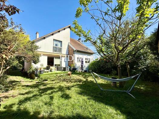 Maison à vendre 595 000 € 6 pièces 4 chambres 162 m² 415 m² de terrain Ormesson-sur-Marne 94490