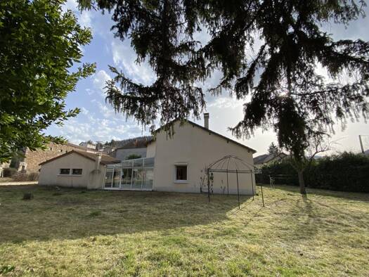 Maison à vendre 149 000 € 10 pièces 5 chambres 175 m² 1 368 m² de terrain Massiac 15500