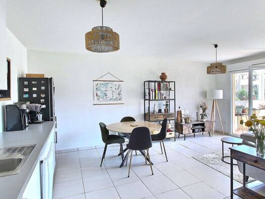 Appartement à vendre 178 000 € 3 pièces 2 chambres 57 m² Étage 1/3 Nord Vidauban 83550