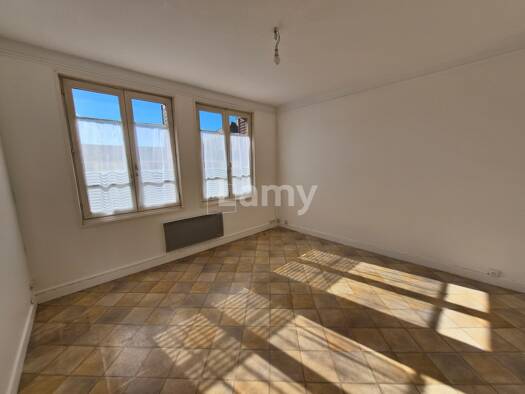 Appartement à louer 413 € 2 pièces 1 chambre 34,7 m² RDC/3 Saint Amatre Auxerre 89000