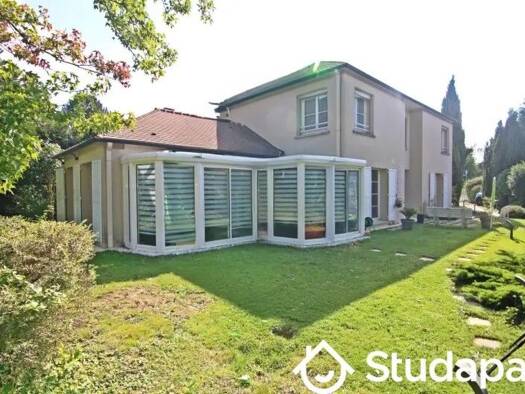Studio à louer 495 € 1 pièce 13 m² disponible dès maintenant Village et Golf Bussy-Saint-Georges 77600