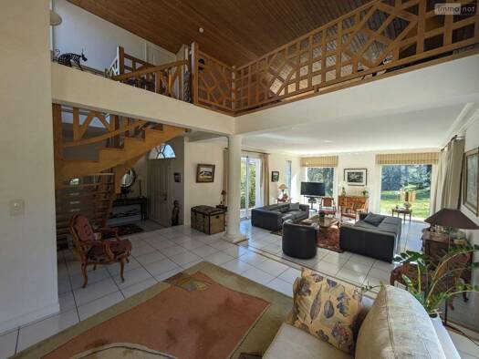 Maison à vendre 545 000 € 9 pièces 5 chambres 254 m² 3 000 m² de terrain Les Herbiers 85500