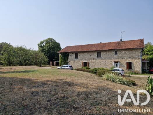 Maison à vendre 125 000 € 6 pièces 3 chambres 135 m² 3 629 m² de terrain Champagne-Mouton 16350