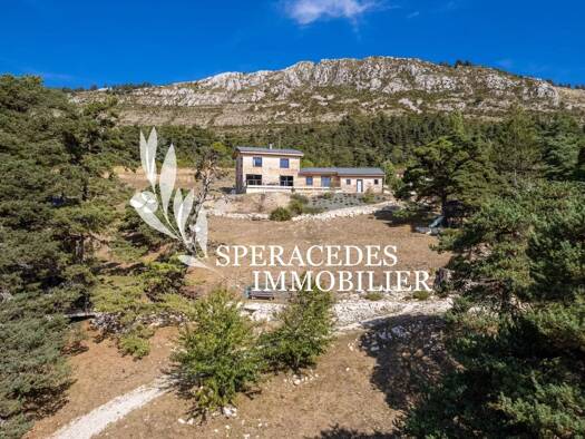 Chalet à vendre 599 000 € 5 pièces 3 chambres 137 m² 4 140 m² de terrain Caille 06750