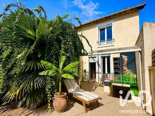 Maison à vendre 134 500 € 8 pièces 6 chambres 208 m² 298 m² de terrain Centre Ville Cosne-Cours-sur-Loire 58200