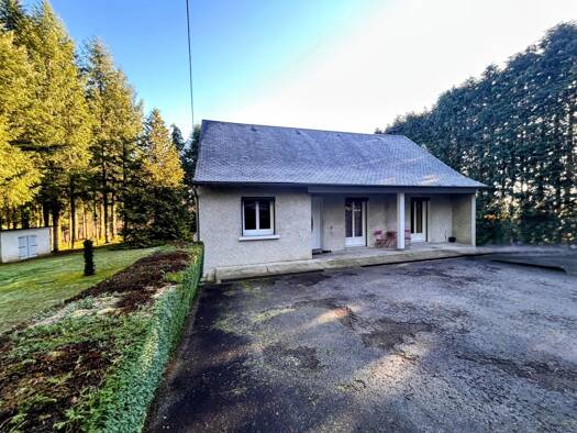 Maison de plain-pied à vendre 180 200 € 4 pièces 3 chambres 96 m² 3 261 m² de terrain Ussel 19200