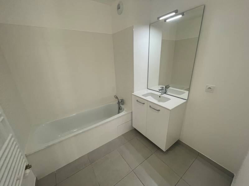 Maison à louer, 83m², CHASSE SUR RHONE