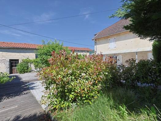 Maison à vendre 245 000 € 6 pièces 4 chambres 180 m² 690 m² de terrain Saint-Hymetière-sur-Valouse 39240
