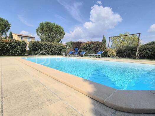 Villa à vendre 787 000 € 9 pièces 5 chambres 252 m² 3 000 m² de terrain Saint-Saturnin-Lès-Apt 84490