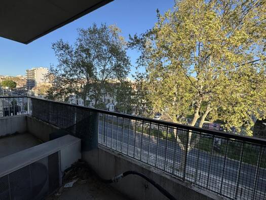 Appartement à vendre 109 000 € 2 pièces 1 chambre 55 m² 3ème étage Les Chartreux Marseille 4ème arrondissement 13004