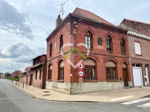 Maison à vendre 396 000 € 10 pièces 7 chambres 180 m² 319 m² de terrain Camphin-en-Pévèle 59780