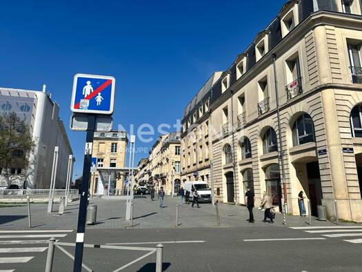 Boutique à vendre Fonds de commerce 166 200 € 83 m² de surface de vente Centre ville Bordeaux 33000