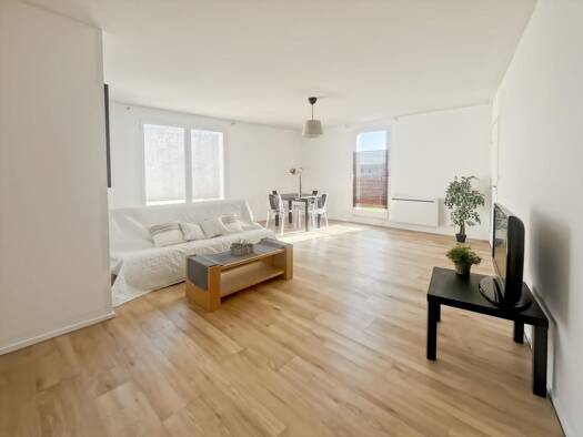 Appartement à vendre 229 900 € 4 pièces 3 chambres 91,9 m² Étage 2/2 Le Gros Caillou Cergy 95800