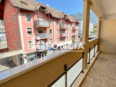 Appartement à louer 1 030 € 3 pièces 2 chambres 85,6 m² 2ème étage Centre Bonneville 74130