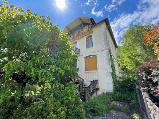 Maison à vendre 222 000 € 8 pièces 4 chambres 280 m² 1 100 m² de terrain Bagnères-de-Luchon 31110