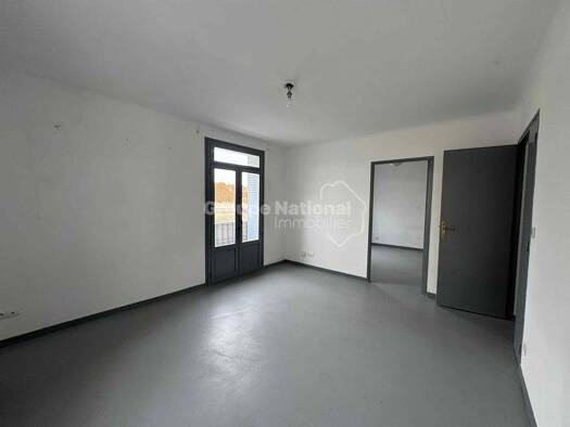 Appartement à louer 790 € 3 pièces 1 chambre 69 m² Étage 1/3 Centre Ville-Mejan-La Cité Arles 13200